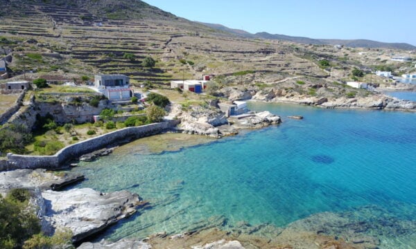 Conde Nast Traveller: Το κορυφαίο ελληνικό νησί για ζευγάρια