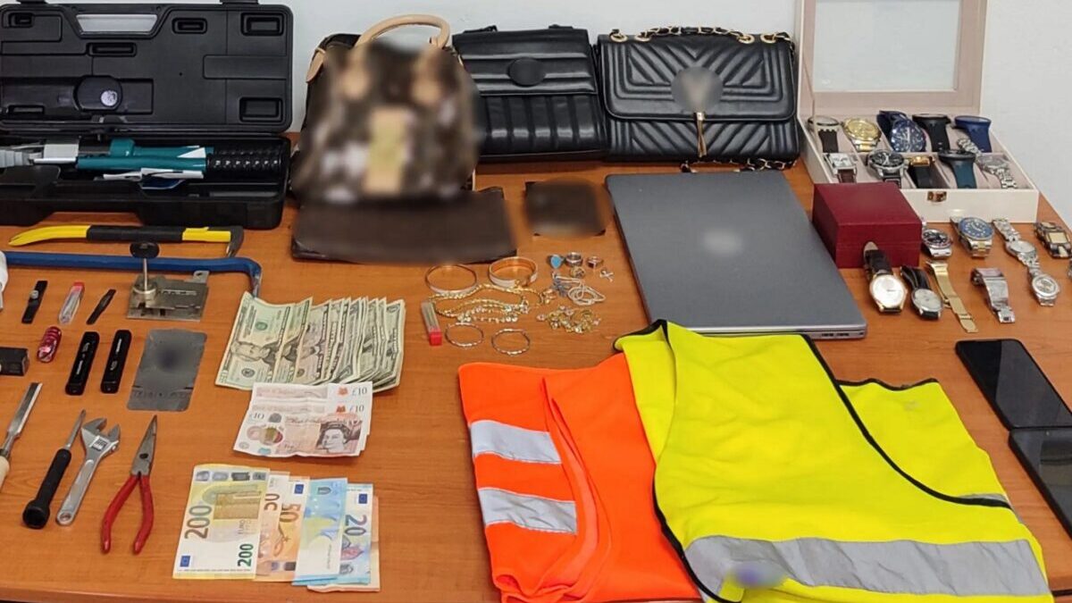Συμμορία είχε ρημάξει σπίτια στην Αττική – Παρίσταναν τεχνικούς για να μπαίνουν ανενόχλητοι 1 Συμμορία είχε ρημάξει σπίτια στην Αττική – Παρίσταναν τεχνικούς για να μπαίνουν ανενόχλητοι