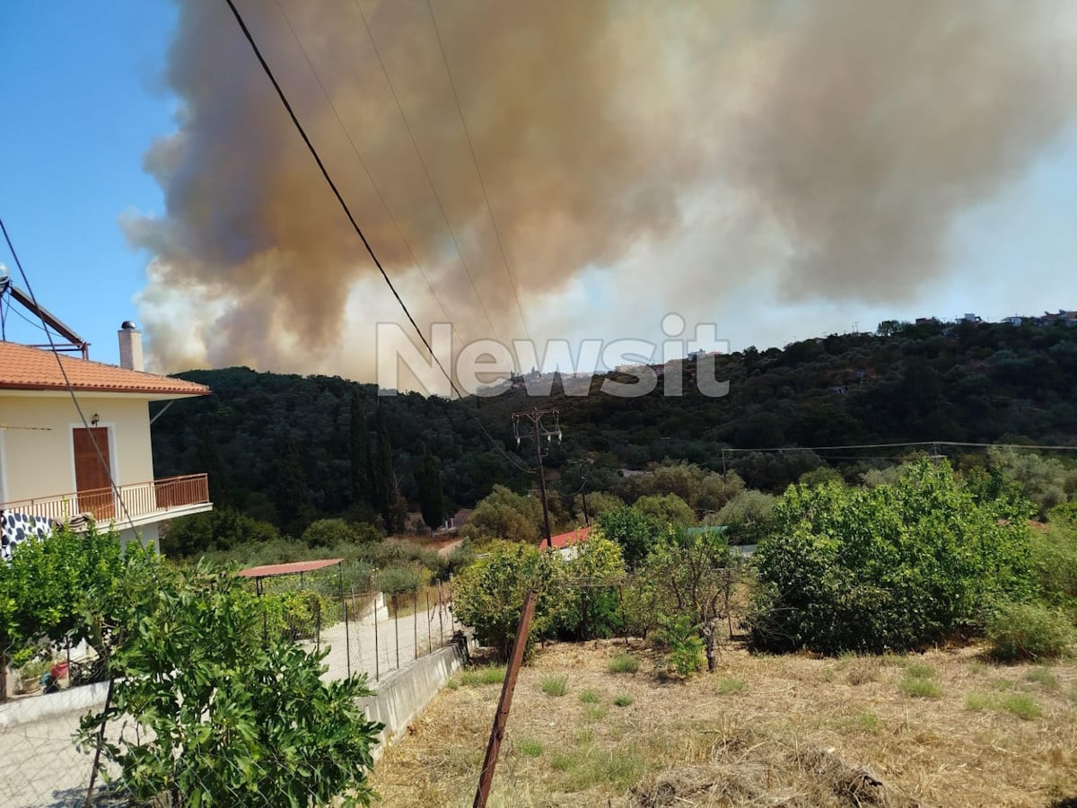 Φωτιά στο Κομπότι Άρτας: Μήνυμα του 112 για εκκένωση – Σηκώθηκαν 3 αεροσκάφη