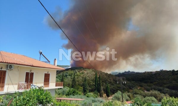 Φωτιά στο Κομπότι Άρτας: Μήνυμα του 112 για εκκένωση – Σηκώθηκαν 3 αεροσκάφη