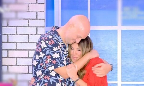 Κορδώνης αποχαιρέτησε τη Γερμανού και σπάραξε στην αγκαλιά της – Τα λόγια που της είπε