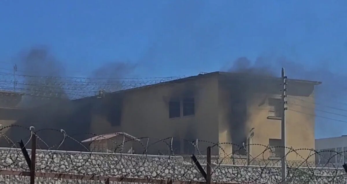 Φωτιά στις φυλακές Κορυδαλλού: Πυκνοί καπνοί βγαίνουν από τα κελιά – Κρατούμενοι έβαλαν φωτιά σε στρώματα 1 Φωτιά στις φυλακές Κορυδαλλού: Πυκνοί καπνοί βγαίνουν από τα κελιά – Κρατούμενοι έβαλαν φωτιά σε στρώματα
