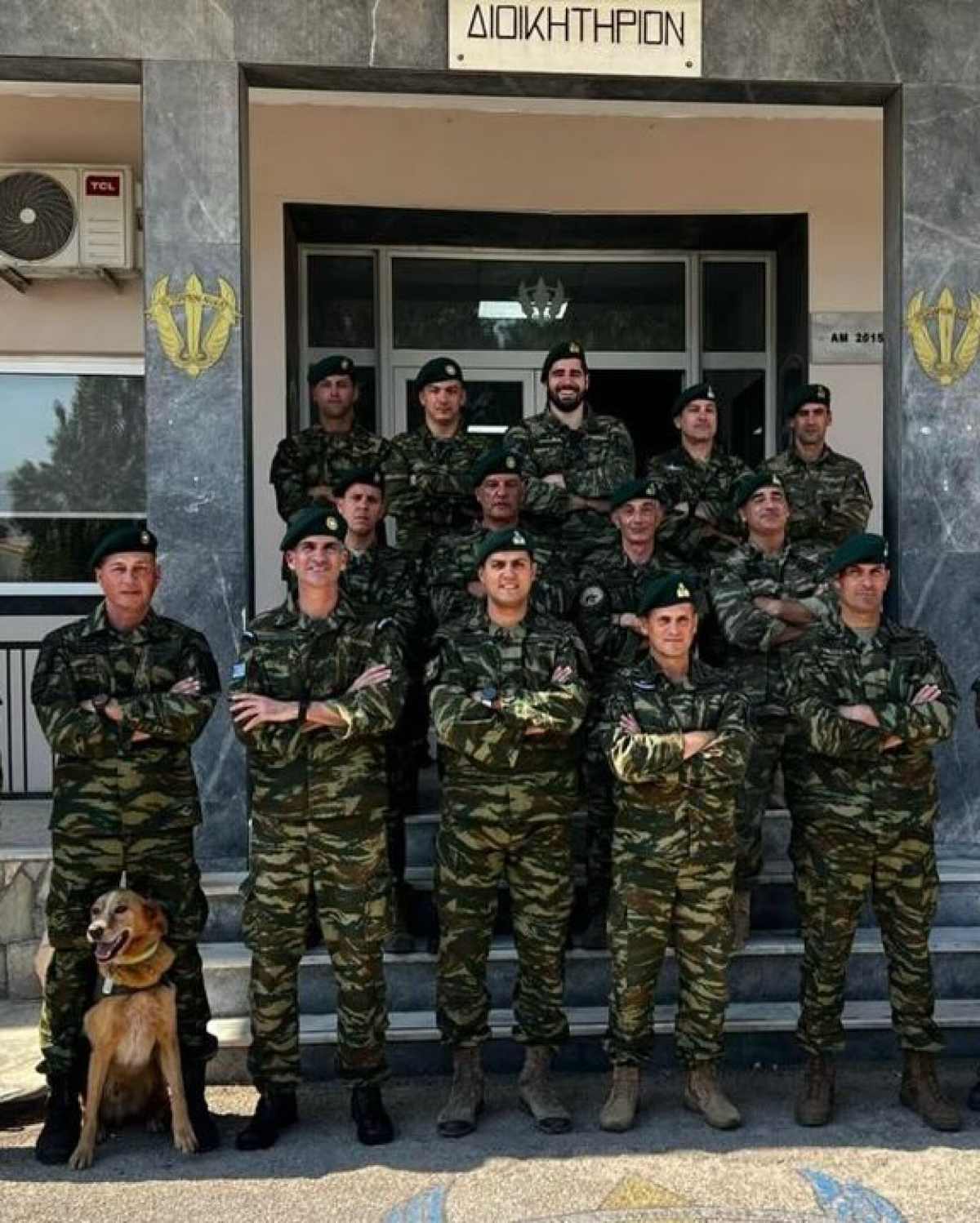 Κώστας Μπακογιάννης: Επανεκπαιδεύτηκε ως έφεδρος αλεξιπτωτιστής – Βίντεο από τη στιγμή που πέφτει με το αλεξίπτωτο 27 Κώστας Μπακογιάννης