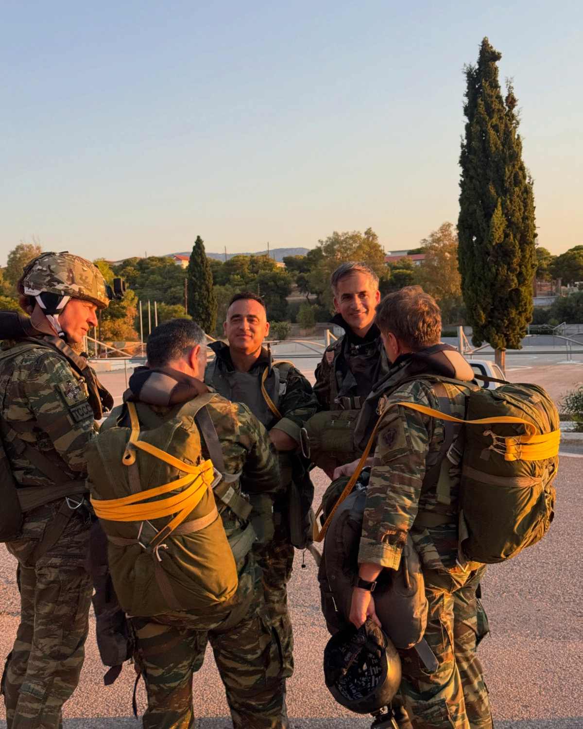 Κώστας Μπακογιάννης: Επανεκπαιδεύτηκε ως έφεδρος αλεξιπτωτιστής – Βίντεο από τη στιγμή που πέφτει με το αλεξίπτωτο 20 Κώστας Μπακογιάννης