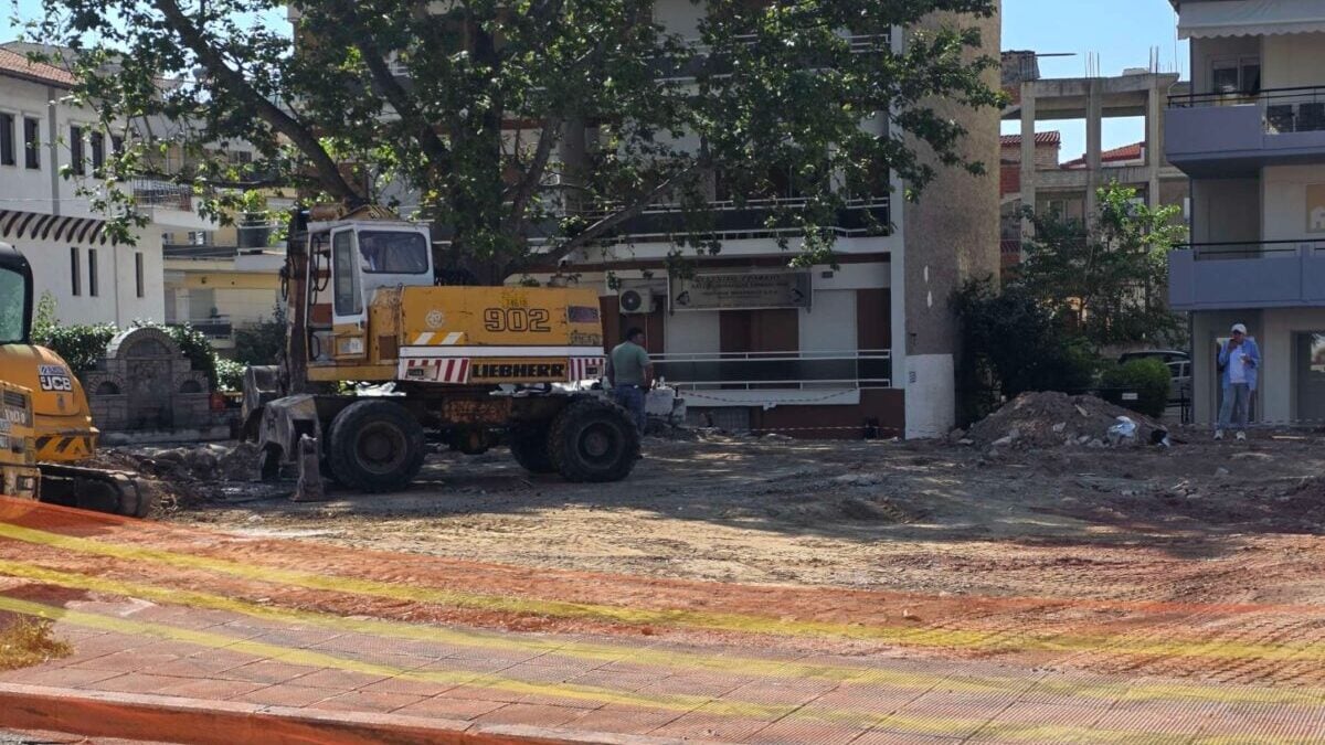 Κοζάνη: Οστά και υπολείμματα βυζαντινών αγγείων κατά την ανακατασκευή πλατείας 2 Κοζάνη: Οστά και υπολείμματα βυζαντινών αγγείων κατά την ανακατασκευή πλατείας