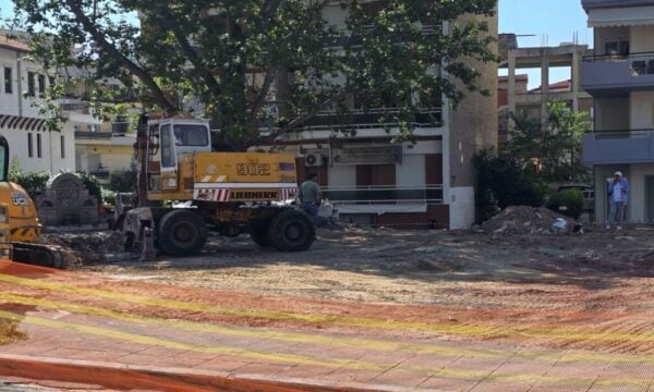 Κοζάνη: Οστά και υπολείμματα βυζαντινών αγγείων κατά την ανακατασκευή πλατείας