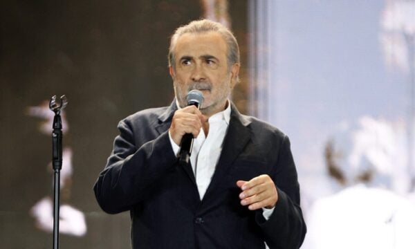 Λάκης Λαζόπουλος: Ανάρτηση για την εικόνα που επικρατεί στην Πάρο – «Μέχρι την καταστροφή όμως αξίζει να…»