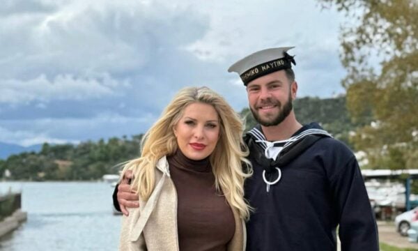 Άγγελος Λάτσιος: Νέα φωτογραφία από χαλαρές στιγμές στην παραλία