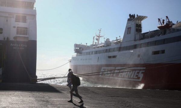 Απαγορευτικό απόπλου από Ραφήνα και Λαύριο έως τις 19:00 – Πλοίαρχοι αποφασίζουν για τον Πειραιά