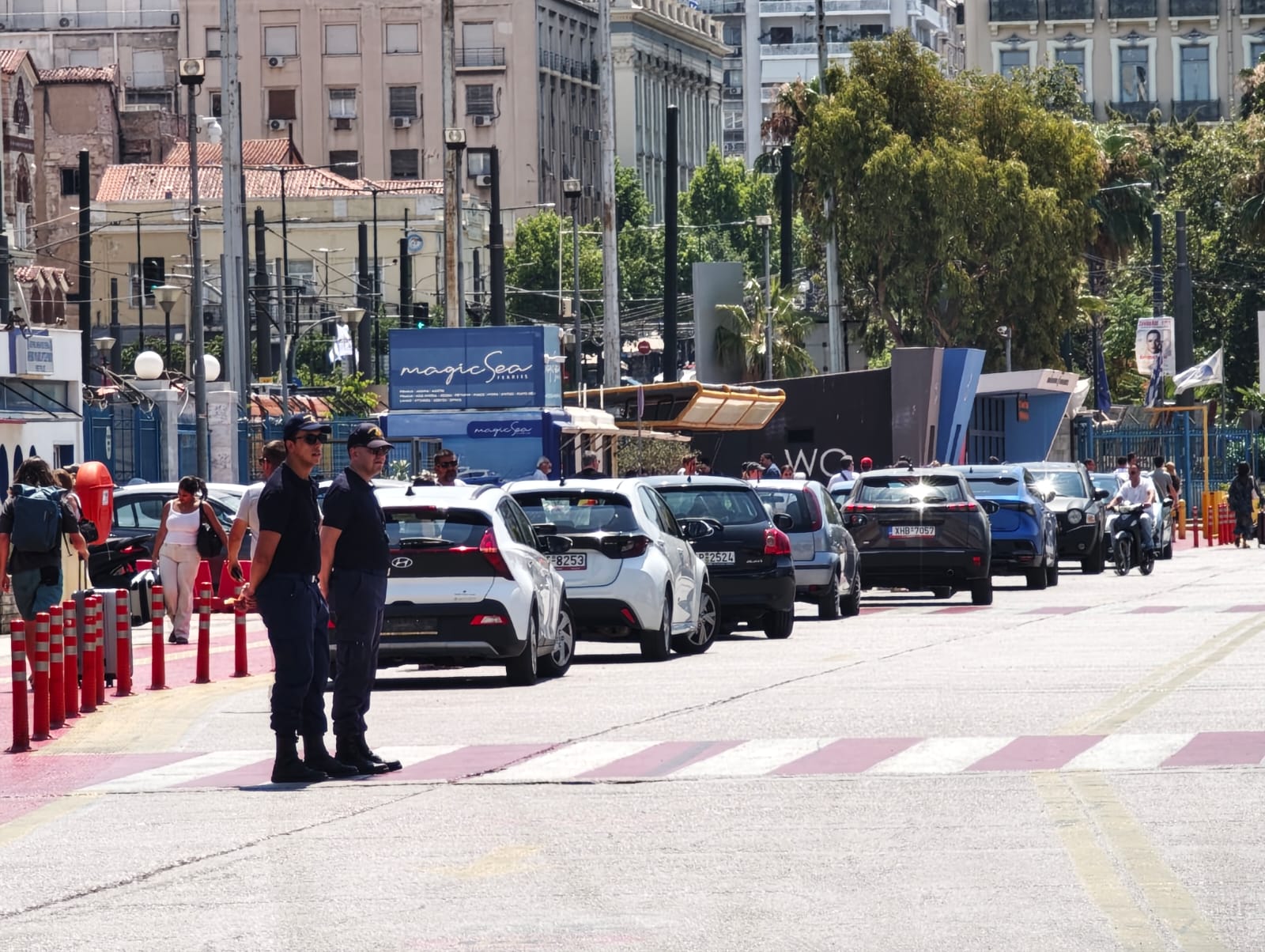 Μεγάλη έξοδος αδειούχων: Γεμάτα φεύγουν τα πλοία από τον Πειραιά, 100% πληρότητα στα ΚΤΕΛ και κίνηση στα διόδια 11 Μεγάλη έξοδος αδειούχων: Γεμάτα φεύγουν τα πλοία από τον Πειραιά, 100% πληρότητα στα ΚΤΕΛ και κίνηση στα διόδια