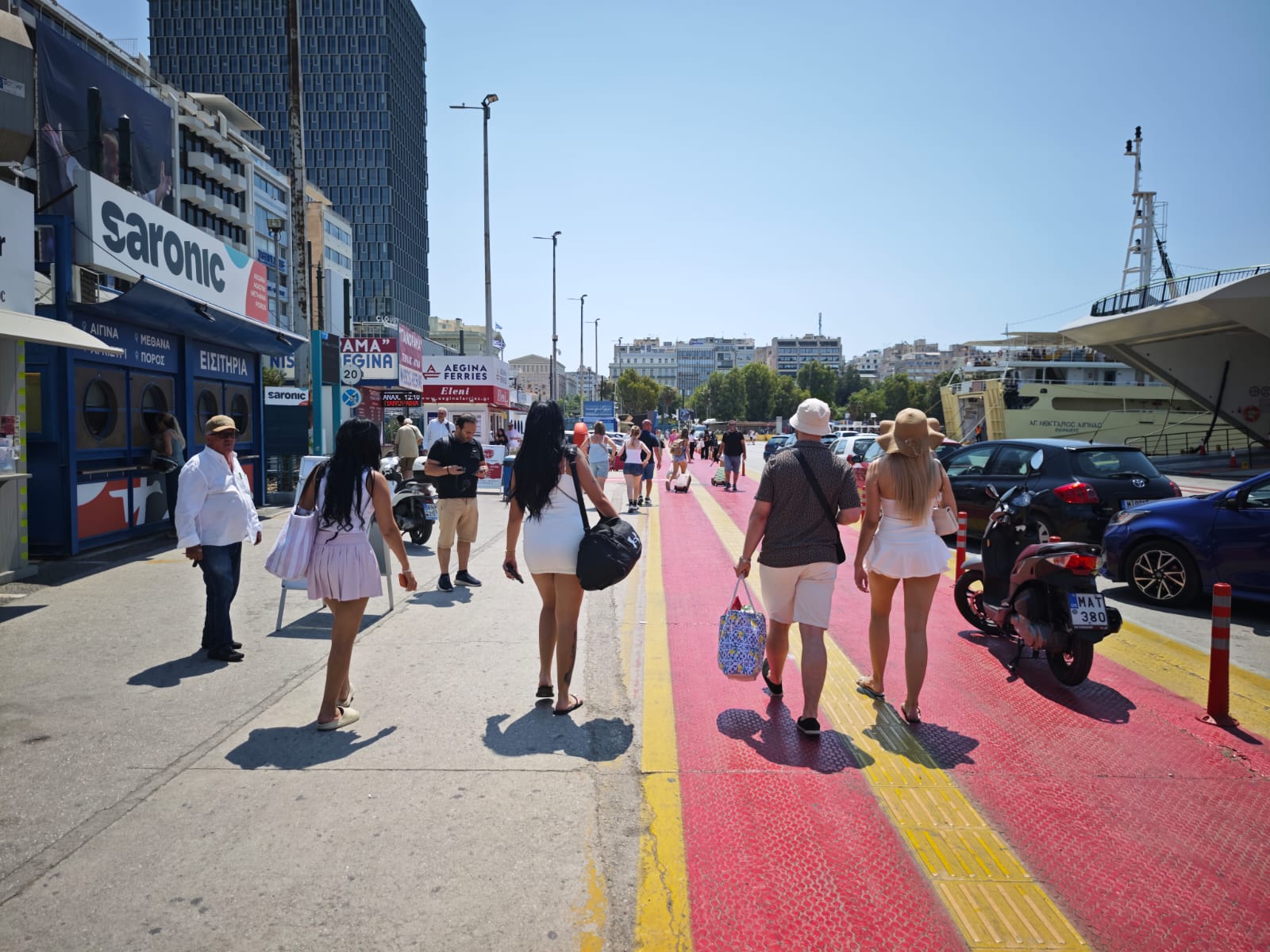 Μεγάλη έξοδος αδειούχων: Γεμάτα φεύγουν τα πλοία από τον Πειραιά, 100% πληρότητα στα ΚΤΕΛ και κίνηση στα διόδια 9 Μεγάλη έξοδος αδειούχων: Γεμάτα φεύγουν τα πλοία από τον Πειραιά, 100% πληρότητα στα ΚΤΕΛ και κίνηση στα διόδια