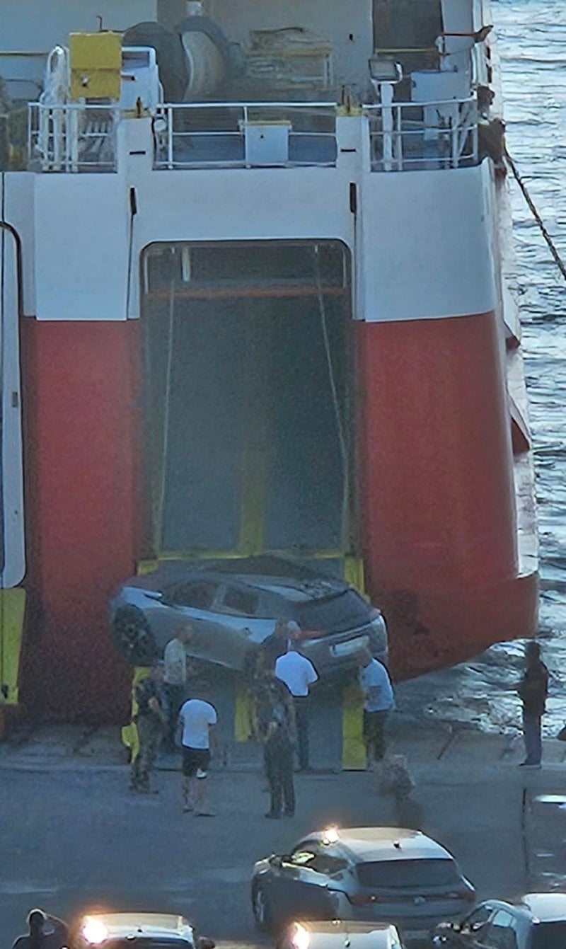 Λιμάνι της Ραφήνας: Ι.Χ. μπλόκαρε τον καταπέλτη πλοίου 7 Ραφήνα