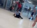 Τρόμος στο αεροδρόμιο της Λισσαβώνας: Ιρλανδός τουρίστας επιτέθηκε και τραυμάτισε αστυνομικούς και εργαζομένους – ΒΙΝΤΕΟ