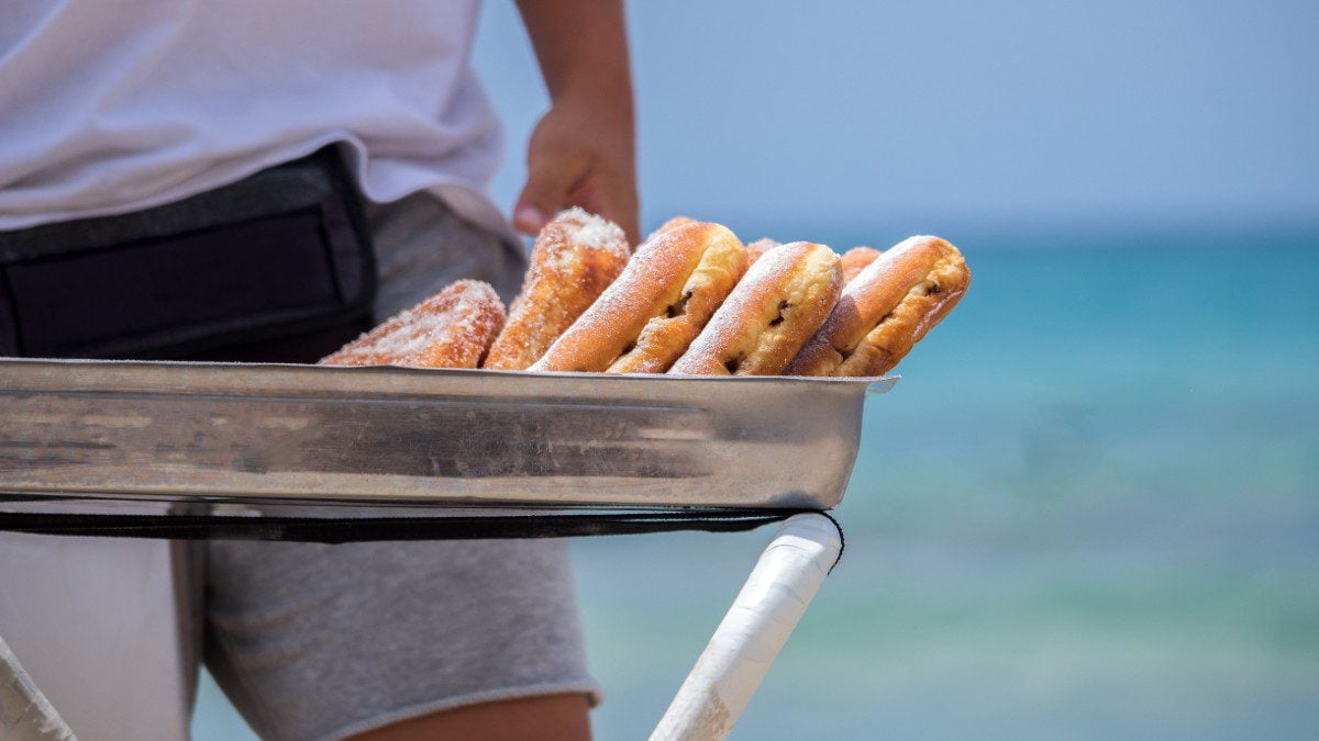 Τρως λουκουμά στην παραλία; 7 κανόνες για να μην το μετανιώσεις