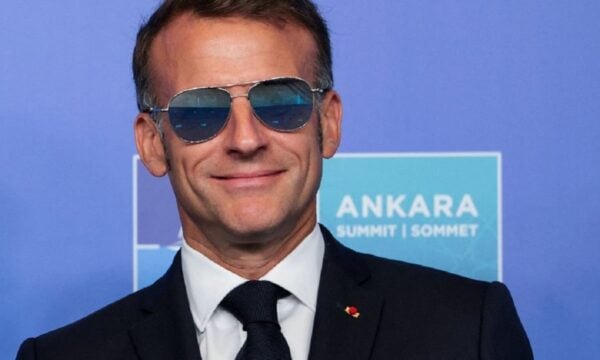 Μακρόν: Οι ιρανικές επιθέσεις παραβίασαν τη συμφωνία με τις ΗΠΑ, αλλά οι συνομιλίες θα συνεχιστούν