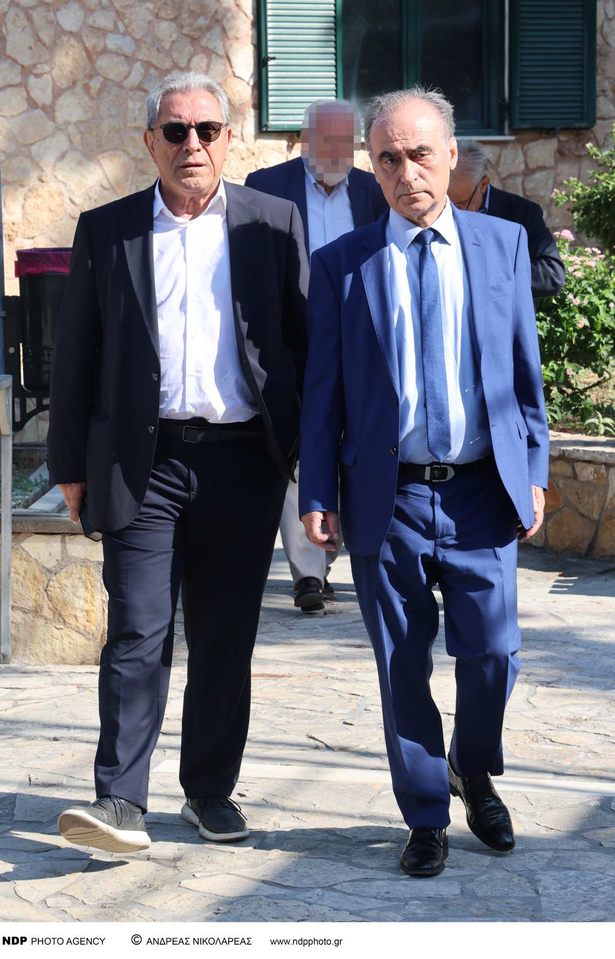 Κηδεία Μαίρης Λίντα: Η πιο σπαρακτική στιγμή στο τελευταίο αντίο – Τι έκανε ο κόσμος μόλις βγήκε το φέρετρο από την εκκλησία 25 Μαίρη Λίντα κηδεία