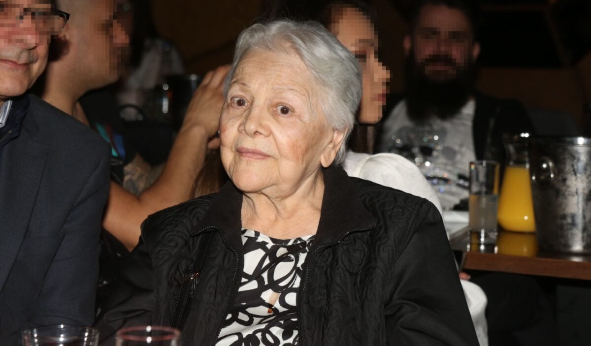 Μαίρη Λίντα: Η δολοφονία της μητέρας της σημάδεψε τη ζωή της – Διαρρήκτες την χτύπησαν και την έκαψαν ζωντανή