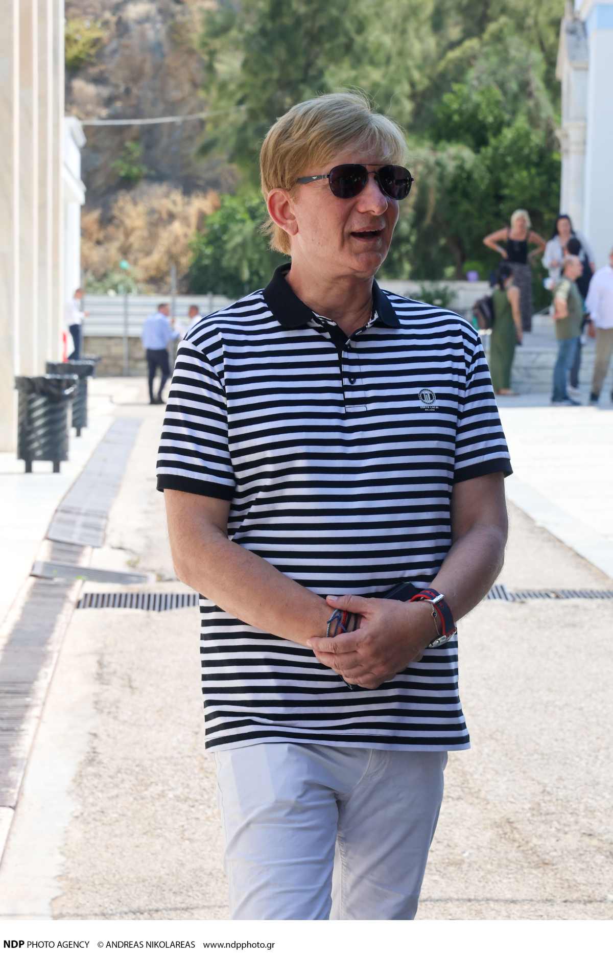 Μνημόσυνο Αλίκης Βουγιουκλάκη: Ράκος ο αδερφός της, Αντώνης – Οι επώνυμοι που έδωσαν το «παρών» και η ηχηρή απουσία 26 Μάκης Δελαπόρτας