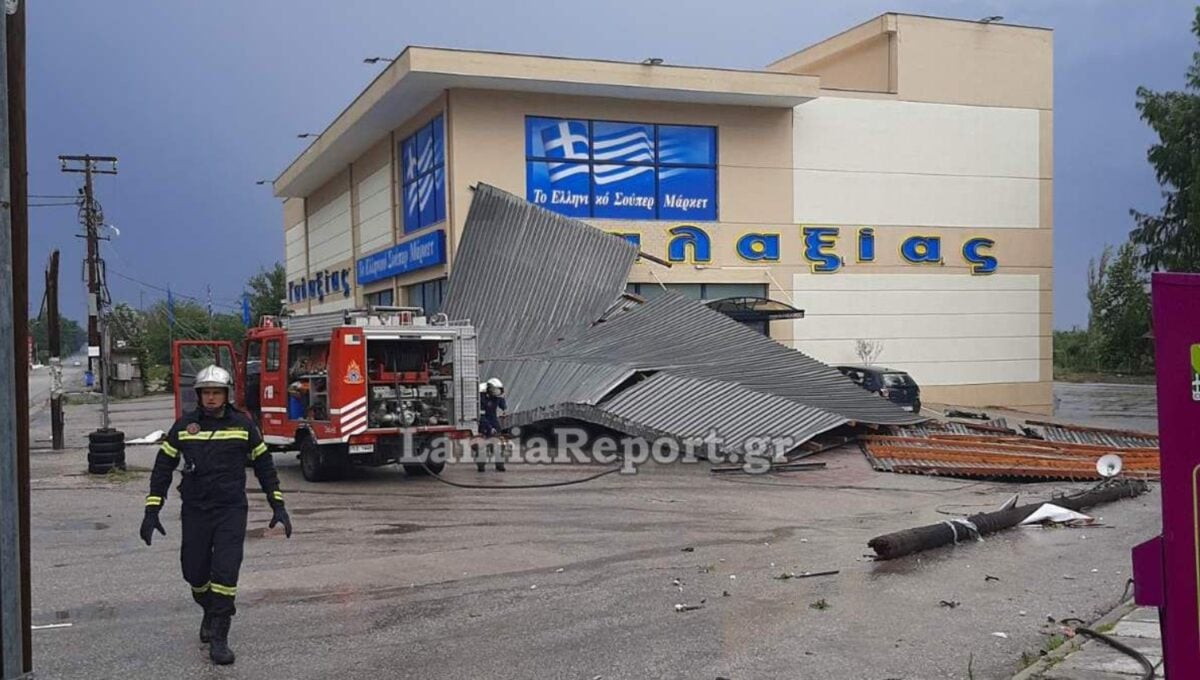 Κακοκαιρία χτυπά την χώρα: Άνεμοι ξήλωσαν στέγη στη Μακρακώμη, πλημμύρες στη Λαμία – Ανεμοστρόβιλος προκάλεσε ζημιές στη Χαλκιδική