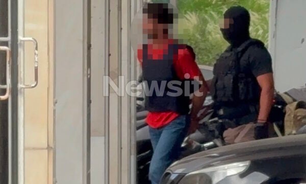 Οι δύο συλληφθέντες για την υπόθεση της Marfin στον εισαγγελέα