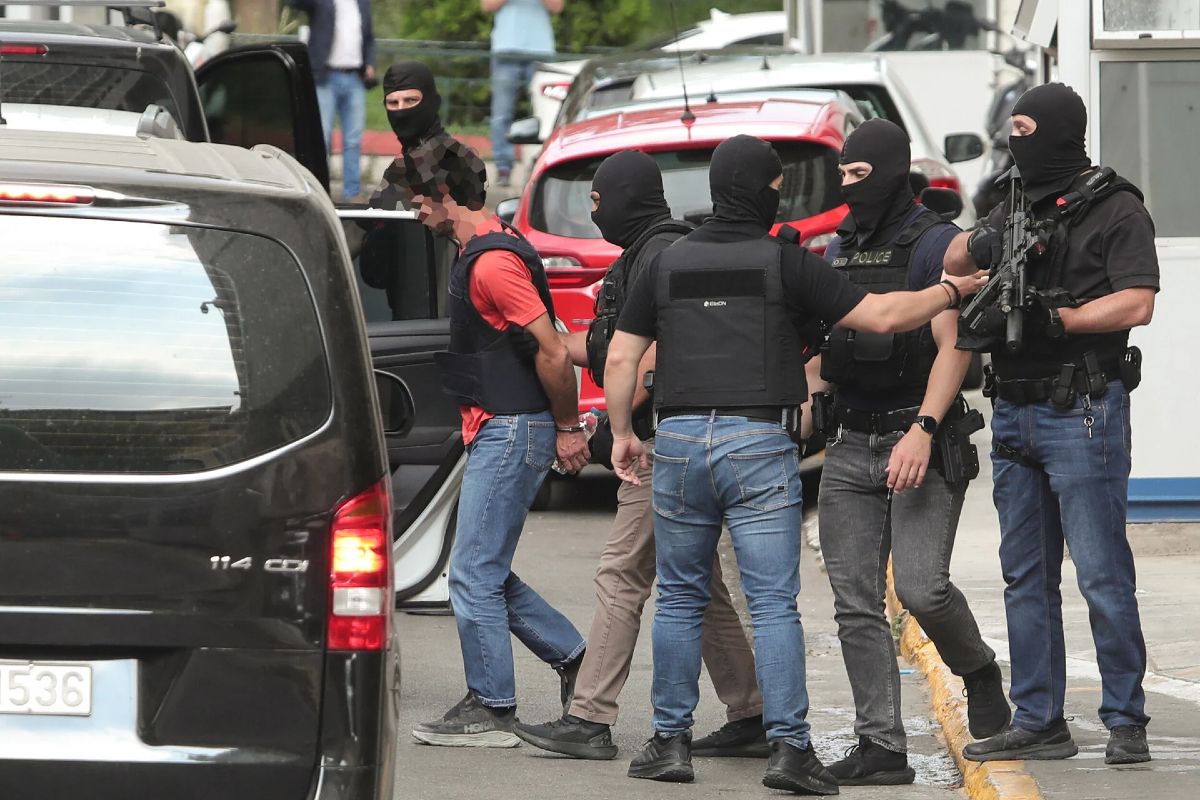 Ο Θοδωρής Αθερίδης: «Έλεγα ότι είναι καραγκιοζιλίκι, τα παίρνω όλα πίσω…» (Βίντεο) 11 Marfin - αντιεξουσιαστές
