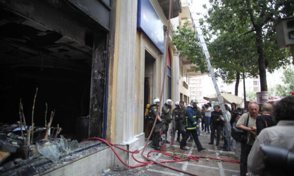 Marfin: Η 46χρονη που κατηγορείται για τον εμπρησμό συνελήφθη στη Βρετανία