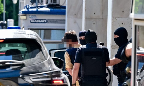 Marfin: Αρνούνται τις κατηγορίες και αμφισβητούν το ανώνυμο ηλεκτρονικό email οι δύο 42χρονοι συλληφθέντες για την εμπρηστική επίθεση