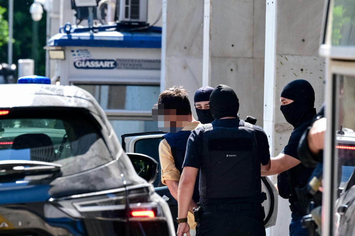 Marfin: Αρνούνται τις κατηγορίες και αμφισβητούν το ανώνυμο ηλεκτρονικό email οι δύο 42χρονοι συλληφθέντες για την εμπρηστική επίθεση