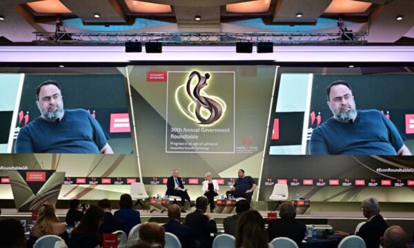 Μαρινάκης: «Με διόδια, δεν χρειάζεται να πληρώσεις για τον κίνδυνο πολέμου», είπε στο συνέδριο του Economist