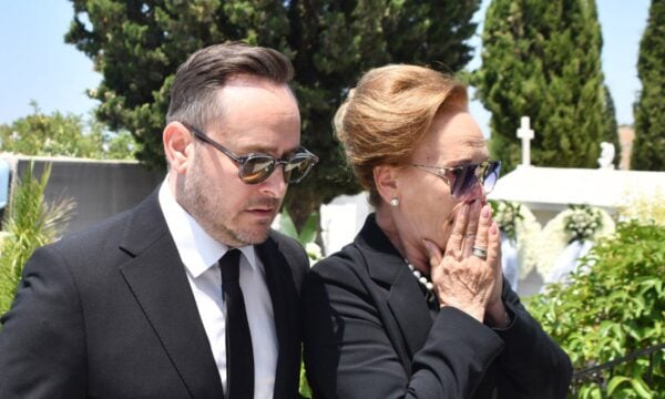 Μάριος Γεωργιάδης στην κηδεία του Λεβέντη: «Πατέρας είναι αυτός που σε μεγαλώνει»