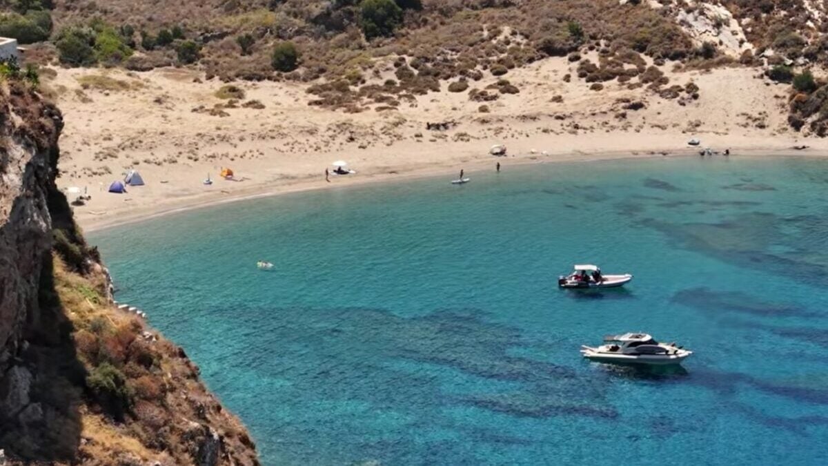 Μαρμάρι Μάνης: νοτιότερη αμμουδιά της Ηπειρωτικής Ελλάδας 1 Μαρμάρι Μάνης: νοτιότερη αμμουδιά της Ηπειρωτικής Ελλάδας