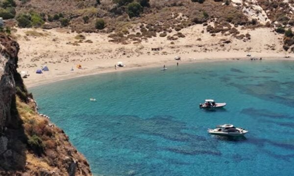 Μαρμάρι Μάνης: νοτιότερη αμμουδιά της Ηπειρωτικής Ελλάδας