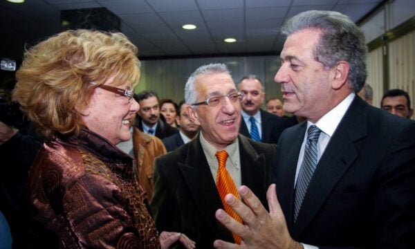 Μάρω Κοντού: Ο Νικήτας Κακλαμάνης εκπλήρωσε την τελευταία της επιθυμία – «Ένα ποτήρι ουίσκι και ένα τσιγάρο»