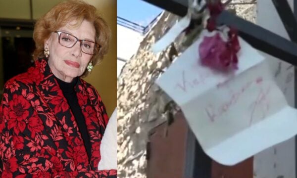 Μάρω Κοντού: Σημείωμα έξω από το σπίτι όπου γυρίστηκε η ταινία «Η δε γυνή να φοβήται τον άνδρα» – Τι γράφει