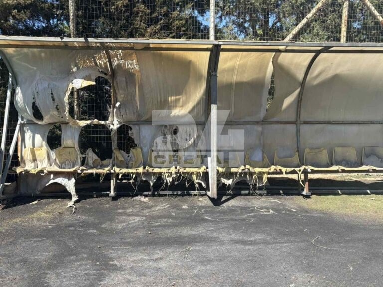 Η φωτιά στο Ρέθυμνο «κατάπιε» και το γήπεδο στις Μέλαμπες – Δείτε εικόνες 8 Το γήπεδο μετά τη φωτιά