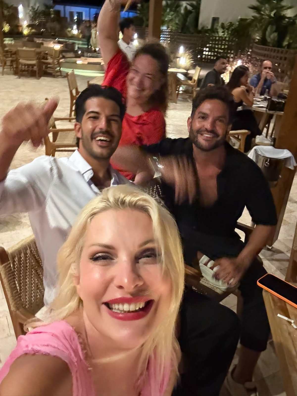 Η Μενεγάκη: Οι νέες φωτογραφίες από το ταξίδι στη Νάξο για prive party σε χλιδάτο ξενοδοχείο 11 Μενεγάκη Πιτταράς