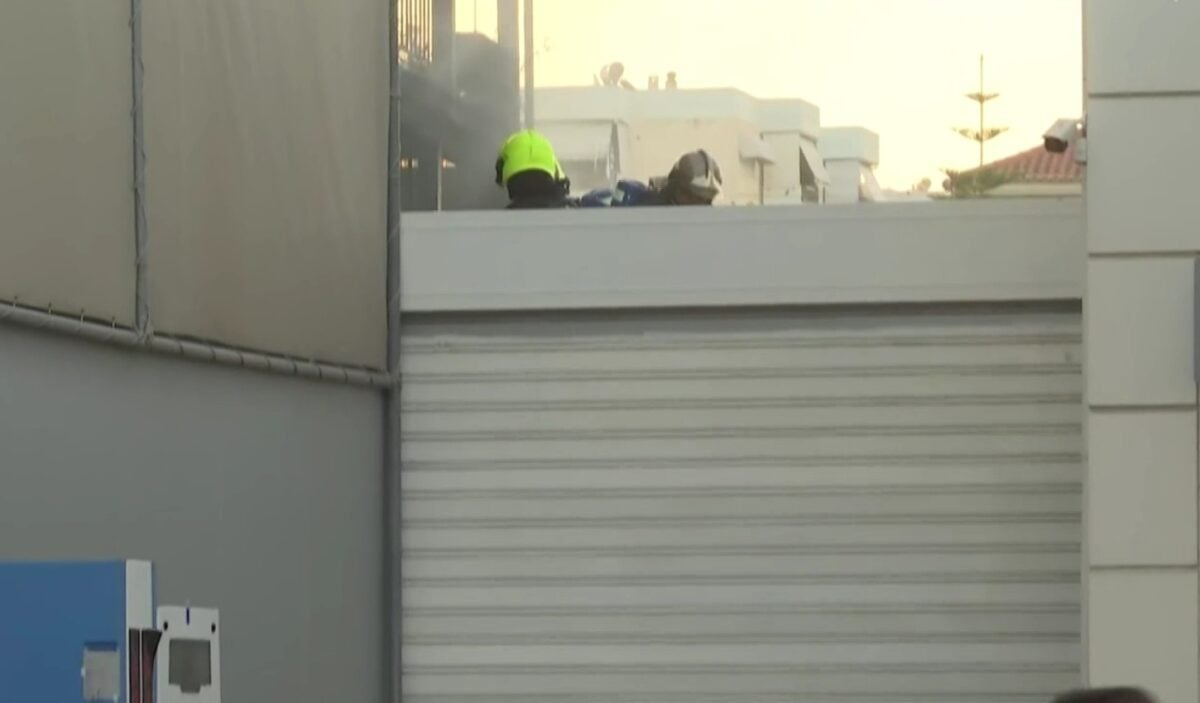 Φωτιά σε επιχείρηση στο Μενίδι: Διακοπή κυκλοφορίας στη Λεωφόρο Δημοκρατίας