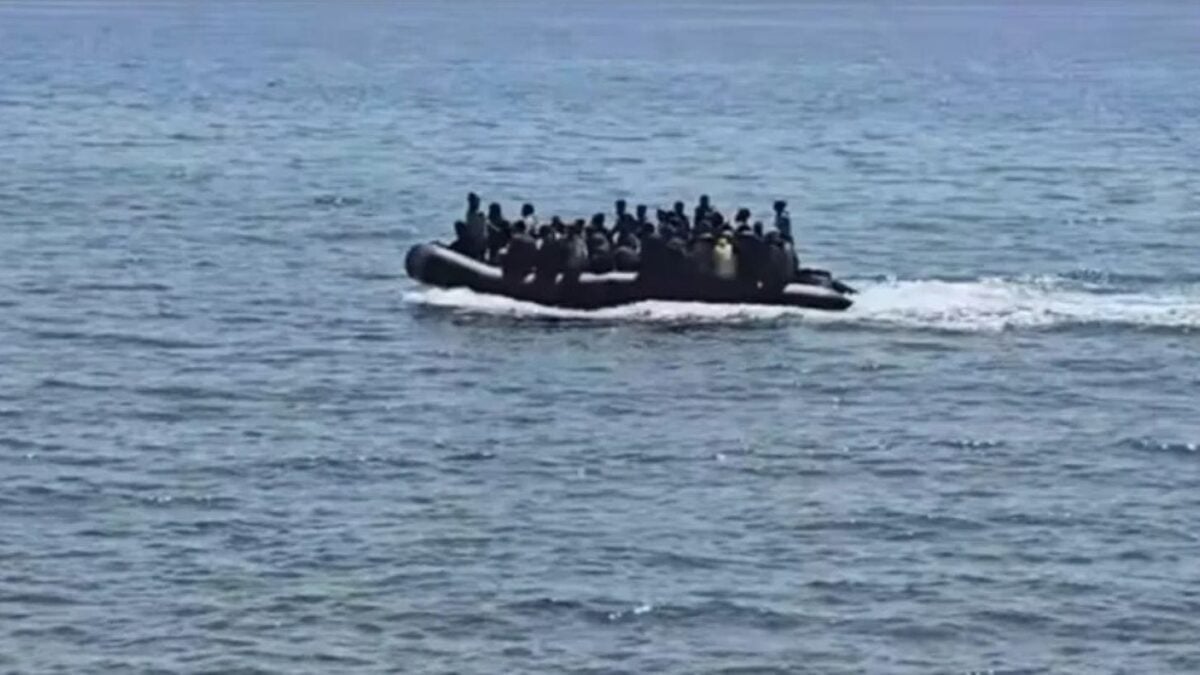 Λιβύη: Ναυάγιο με φόβους για 50 νεκρούς μετανάστες – 10 διασώθηκαν 1 Λιβύη: Ναυάγιο με φόβους για 50 νεκρούς μετανάστες – 10 διασώθηκαν