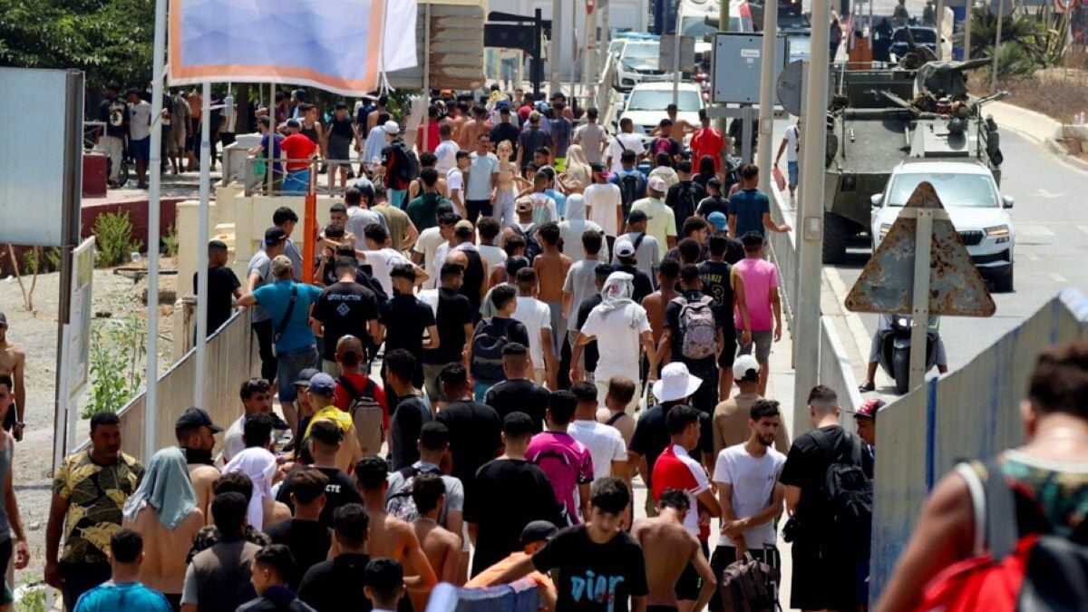 Επιστρέφουν στο Μαρόκο οι μετανάστες που εισήλθαν στην Ισπανία αιφνιδιαστικά 1 Επιστρέφουν στο Μαρόκο οι μετανάστες που εισήλθαν στην Ισπανία αιφνιδιαστικά