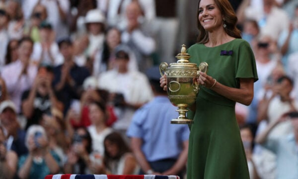 Η Κέιτ Μίντλετον παρέδωσε το τρόπαιο του Wimbledon στον Γιανίκ Σίνερ