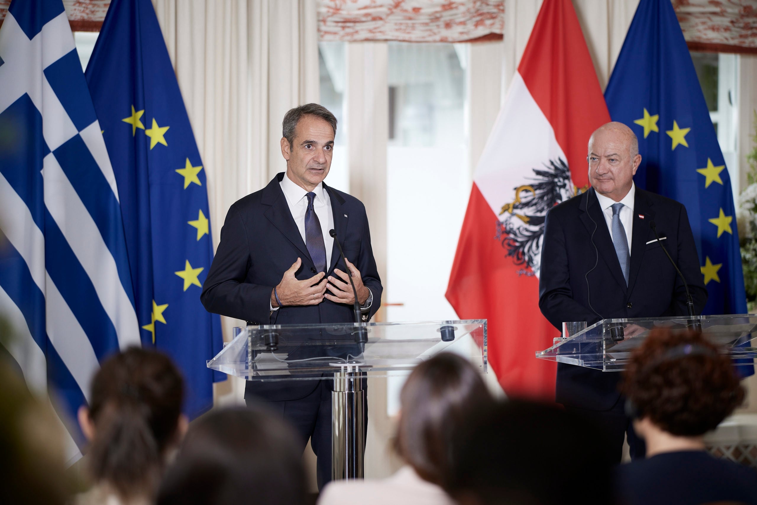 Μητσοτάκης από Αυστρία: Δεν υπάρχουν εύκολες λύσεις για τις τιμές των καυσίμων