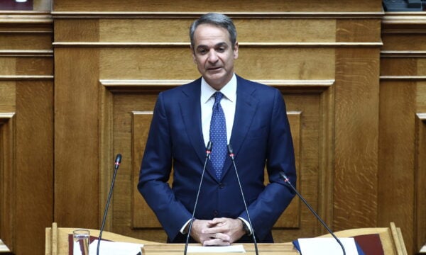 Μητσοτάκης σε Δούρου: Λάθος η απουσία του ΣΥΡΙΖΑ από τη δεξίωση στο Προεδρικό – Όταν συγκυβερνούσατε με τον Καμμένο, πηγαίνατε