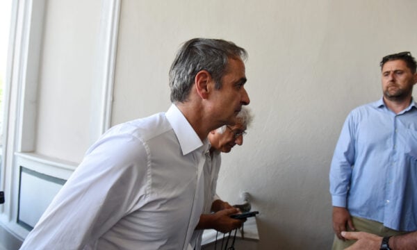 Θεσσαλονίκη: Ο Κυριάκος Μητσοτάκης στο Ιπποκράτειο – Επισκέπτεται τους τραυματίες από τις εμπρηστικές επιθέσεις
