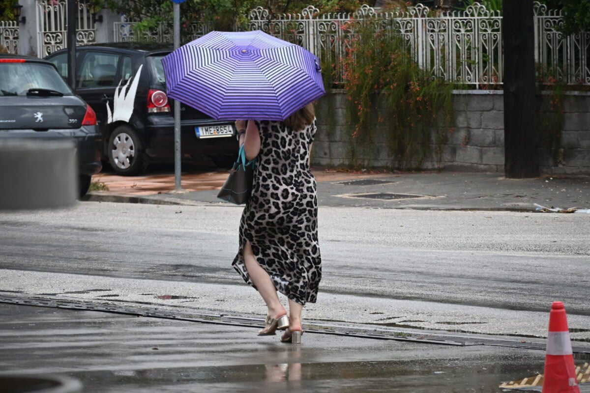 Καιρός: Δυνατές μπόρες και στα νησιά του Νότιου Ιονίου, την Πελοπόννησο – Επεκτείνεται η κακοκαιρία