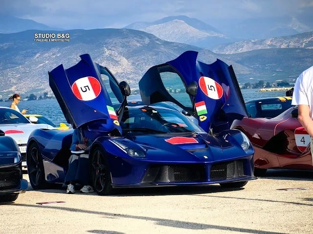 Ferrari Cavalcade 2026 στο Ναύπλιο: Το κομβόι με τα ιταλικά αυτοκίνητα με φόντο το Μπούρτζι