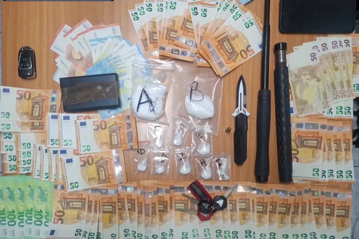 Χαλκιδική: Τον έπιασαν με όπλα και ναρκωτικά, έσπρωξε τους αστυνομικούς για να ξεφύγει 2 Χαλκιδική: Τον έπιασαν με όπλα και ναρκωτικά, έσπρωξε τους αστυνομικούς για να ξεφύγει