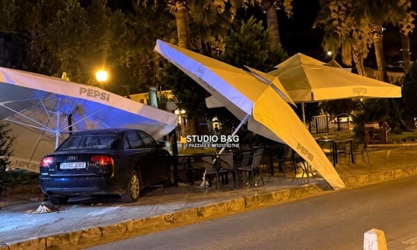 Τροχαίο στο Ναύπλιο: Αυτοκίνητο παρέσυρε τραπεζοκαθίσματα πιτσαρίας, χωρίς τραυματισμούς