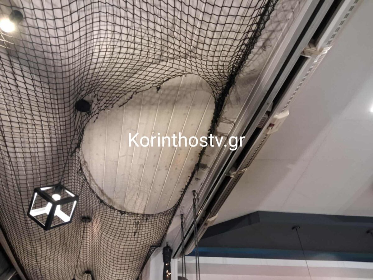 Νεμέα: Βίντεο ντοκουμέντο από τη στιγμή που δύο κουκουλοφόροι βάζουν φωτιά σε καφετέρια με βενζίνη και αναπτήρα 9 νεμεα φωτια