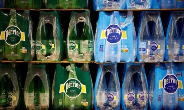 Nestle πουλάει το 50% της δραστηριότητας εμφιαλωμένου νερού, εστιάζει σε καφέ και σνακς
