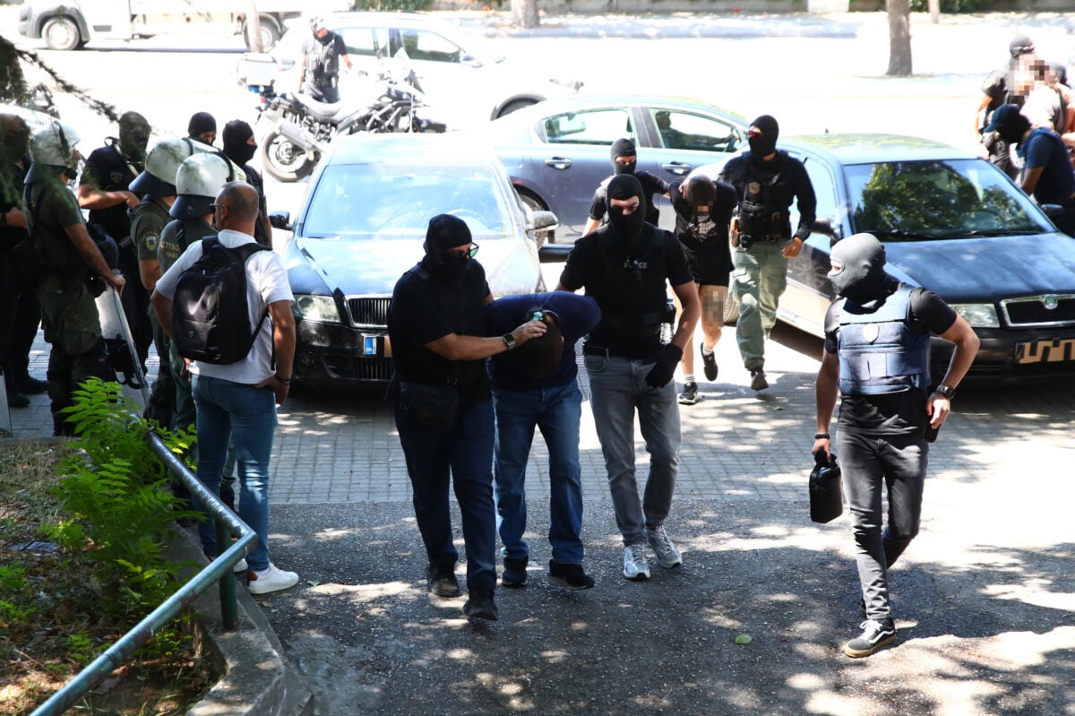 Προφυλακιστέοι οι 2 από τους 3 συλληφθέντες για την δολοφονία της Βάγιας Νέστορα – Τι υποστήριξαν στην ολιγόλεπτη απολογία τους
